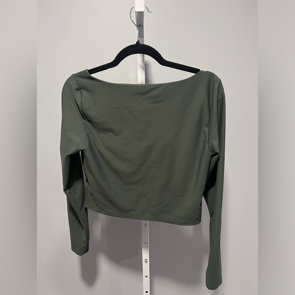 Old Navy Active Powersoft Olive Green Square Neckline Long Sleeve Crop Top Large - Picture 4 of 6